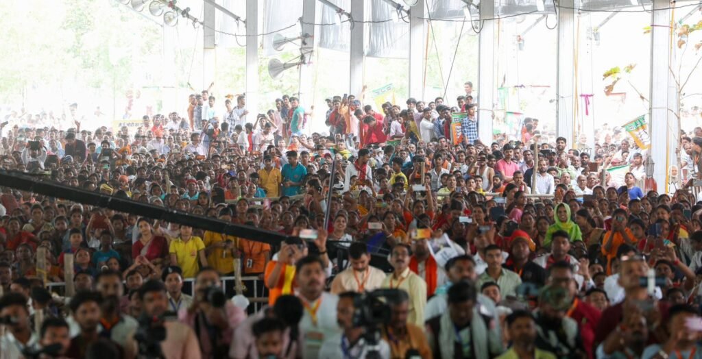 कांग्रेस और विपक्षी गठबंधन की वोटर अधिकार यात्रा के दौरान दरभंगा में मंच से प्रधानमंत्री नरेंद्र मोदी और उनकी दिवंगत मां के लिए आपत्तिजनक शब्दों का इस्तेमाल किए जाने के बाद मामला गरमाया, FIR दर्ज हुई और आरोपियों की गिरफ्तारी भी हुई है