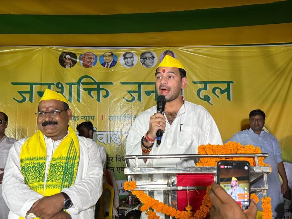 लालू की विरासत दांव पर: क्या 'भाइयों की जंग' में बुझ जाएगा RJD का 'लालटेन'?
